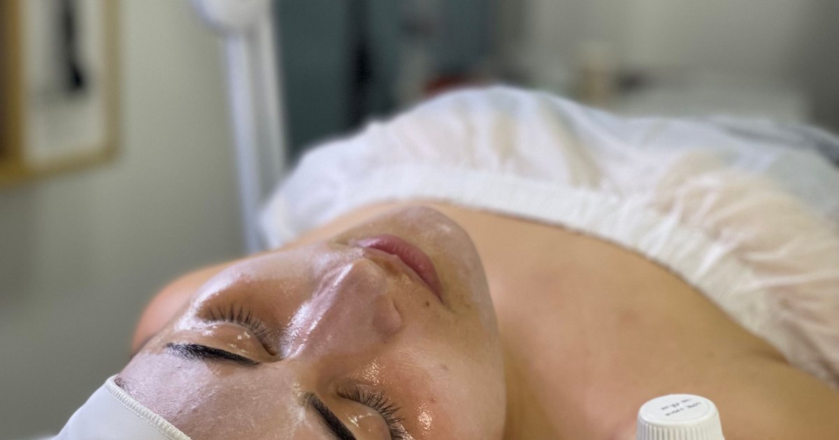 Enzymatyczny peeling do twarzy – delikatne złuszczanie